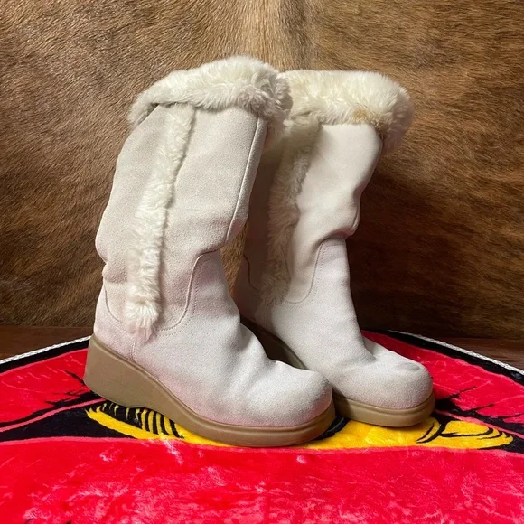 Y2K BONGO fuzzy boots! - Picture 2 of 6